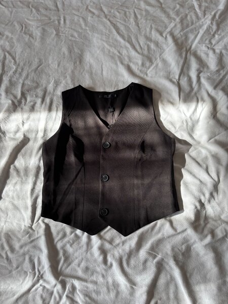 Костюм-двойка новая (жилет и юбка) S и М размеры