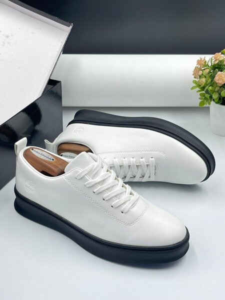 TIMBERLAND WHITE AND BLACK