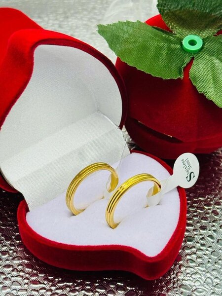 Elegant Gold Wedding Rings