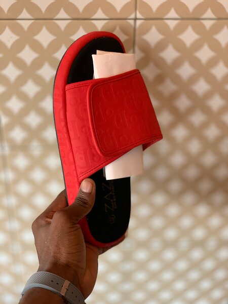 Claquettes tendance colorées