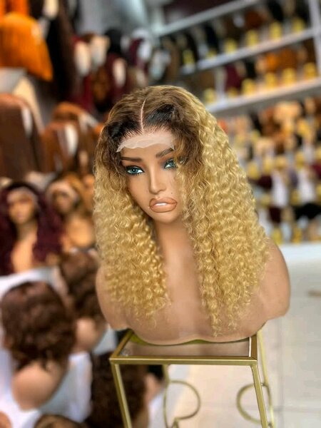 Perruque lace front curly