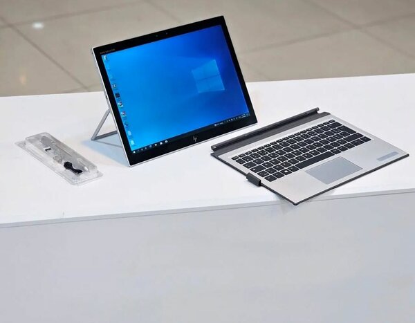 HP ELITE X2  CORE i5 PC TABLETTE AVEC CLAVIER  DETACHABLE