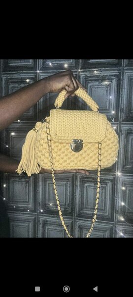 Sac à main en crochet jaune
