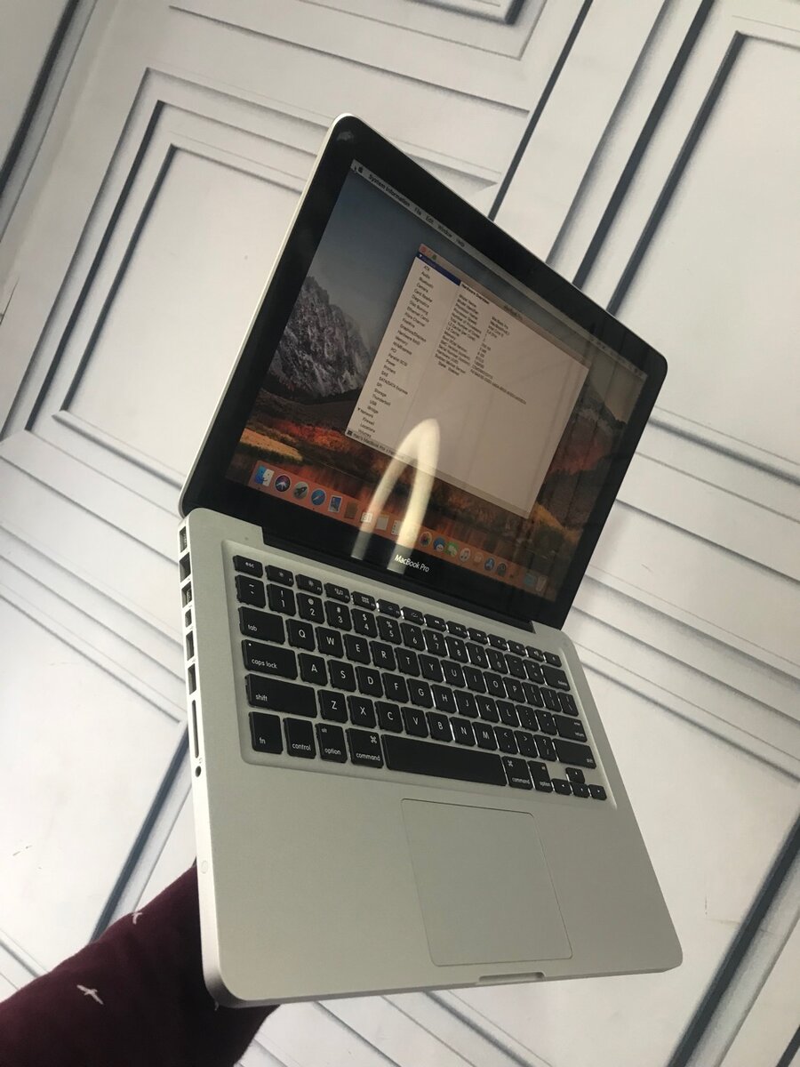 2012 MacBook Pro core i5 500/8gb