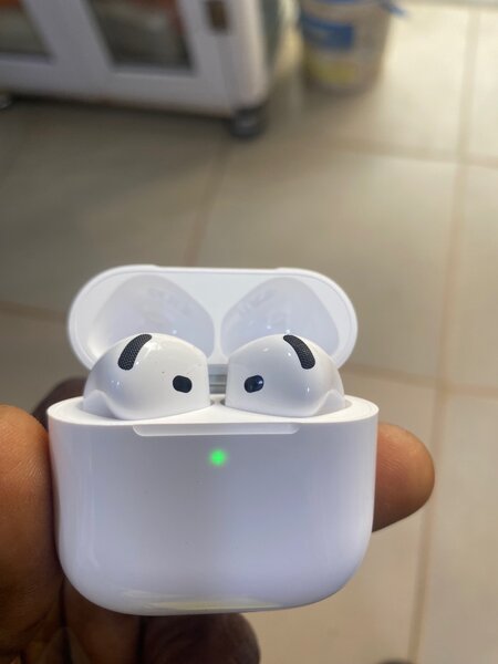 AirPod 4