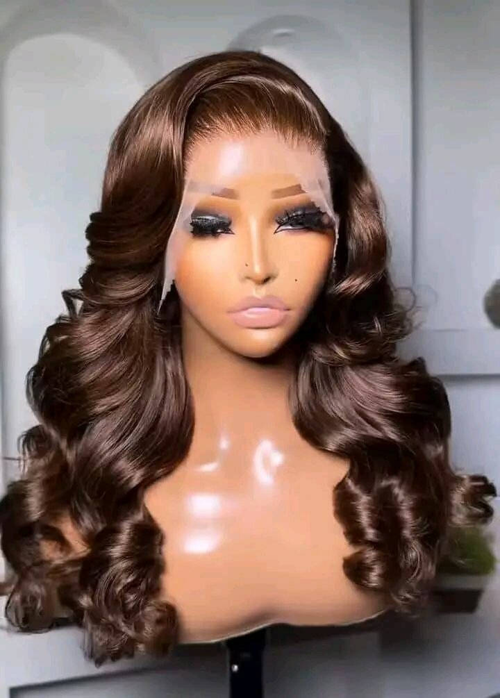 Perruque synthétique bouclée