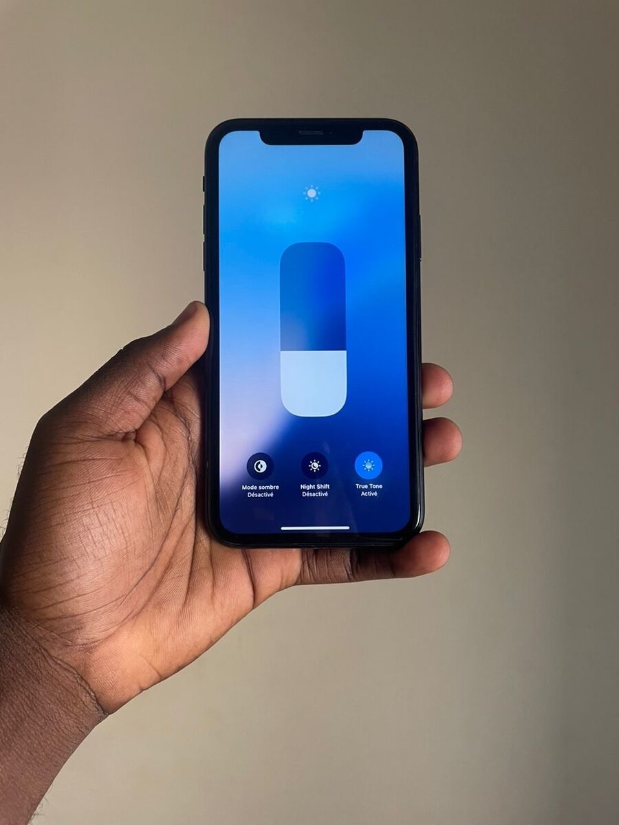 iPhone XR 64giga casineuf très propre vendu avec garantie