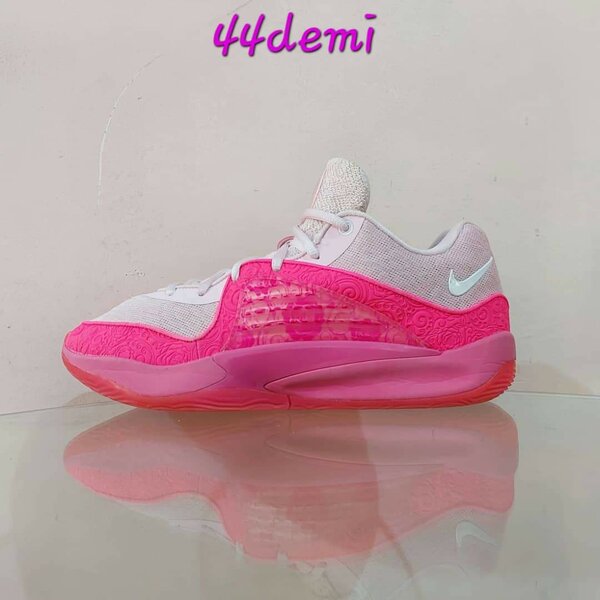 Chaussures de sport roses Nike