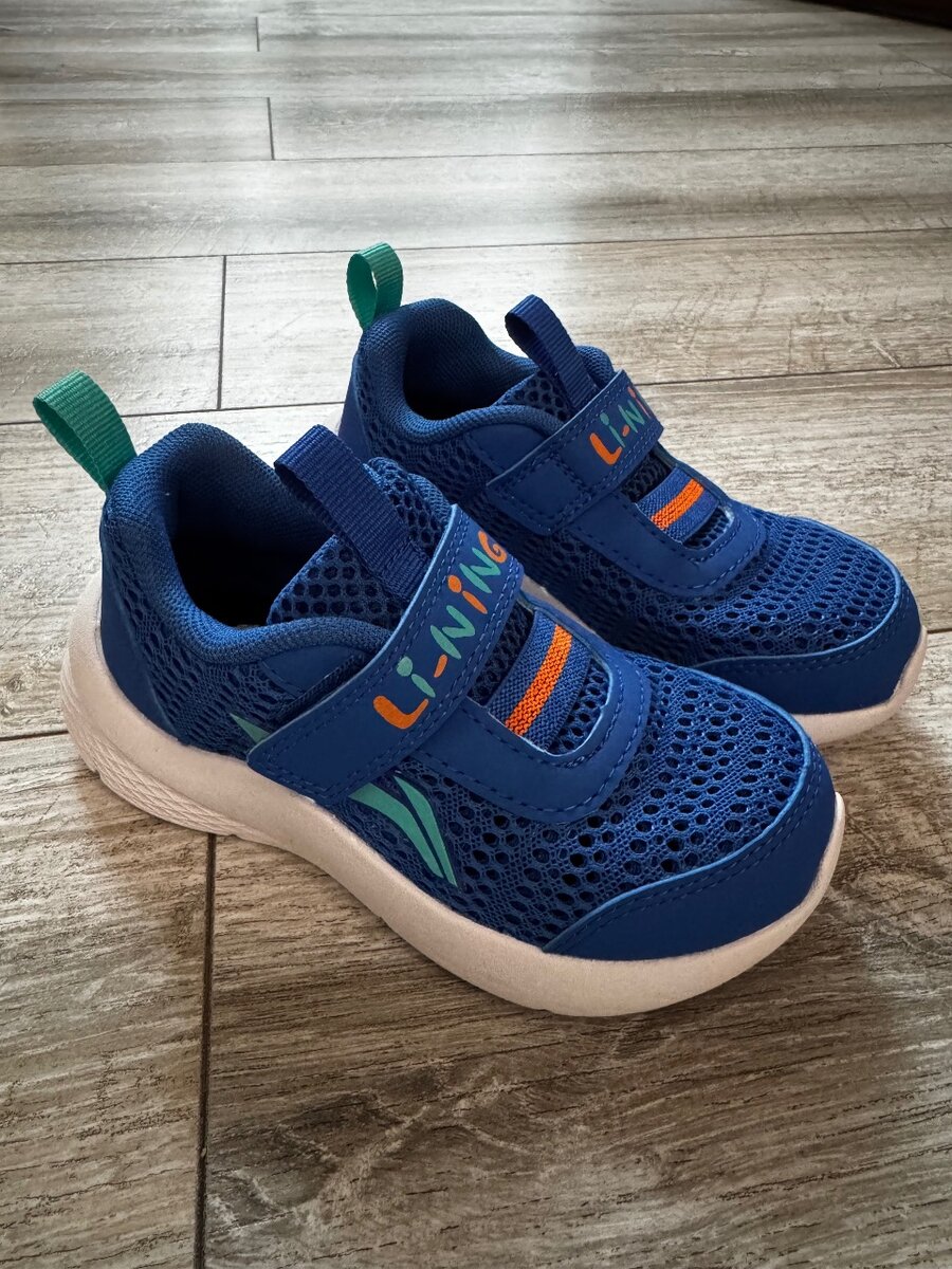 Продаются новые кроссовки от компании Лининг