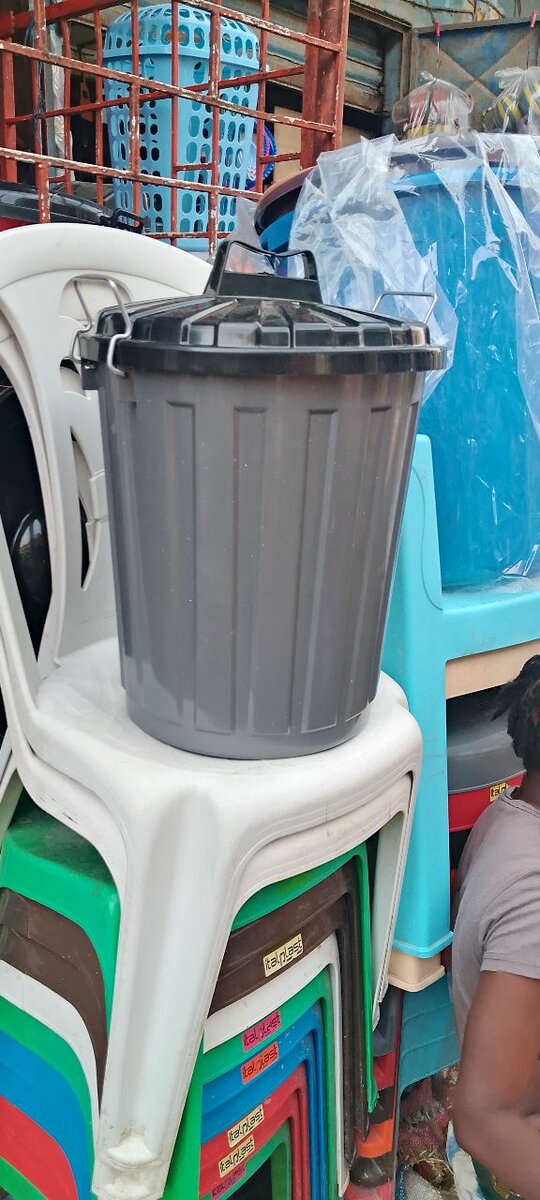 Petite poubelle avec fermeture