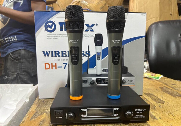 Microphones sans fil TMAX DH-786