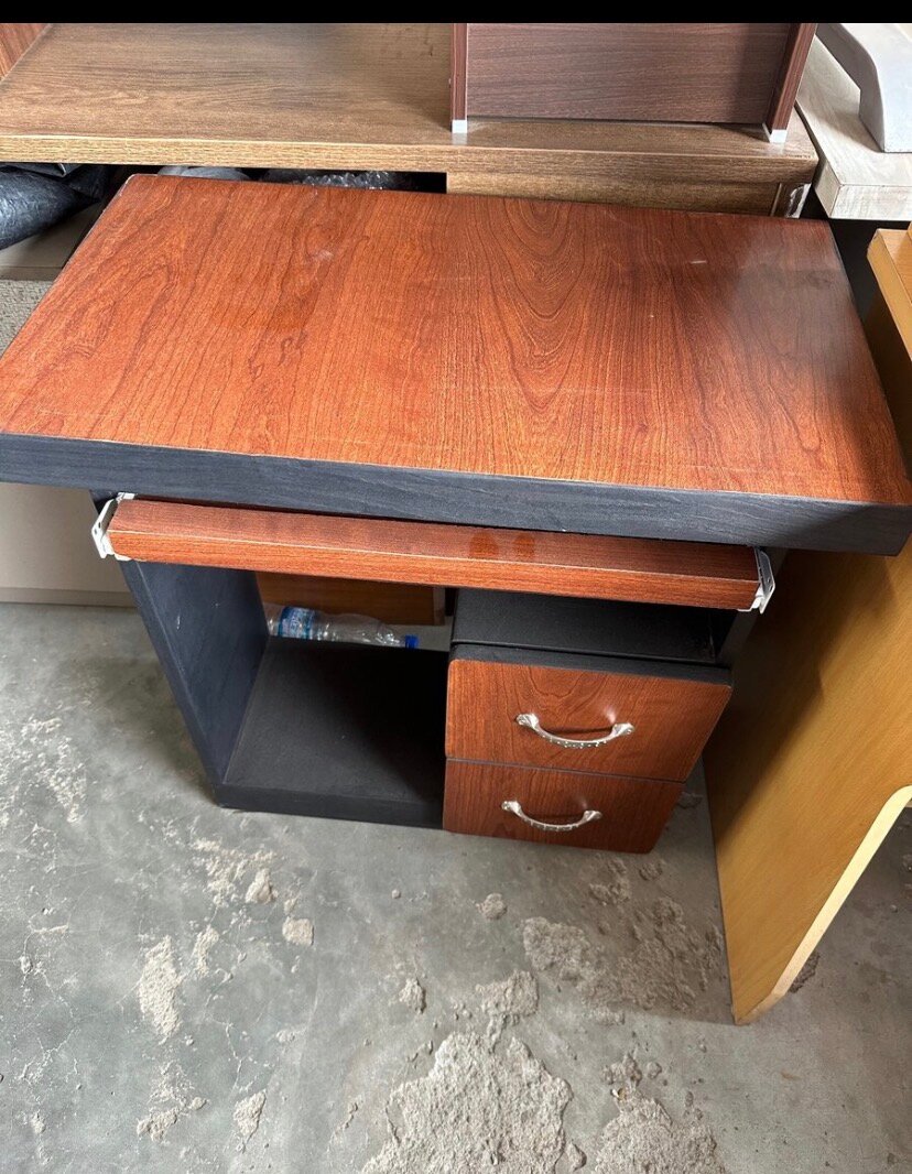 Bureau compact en bois moderne