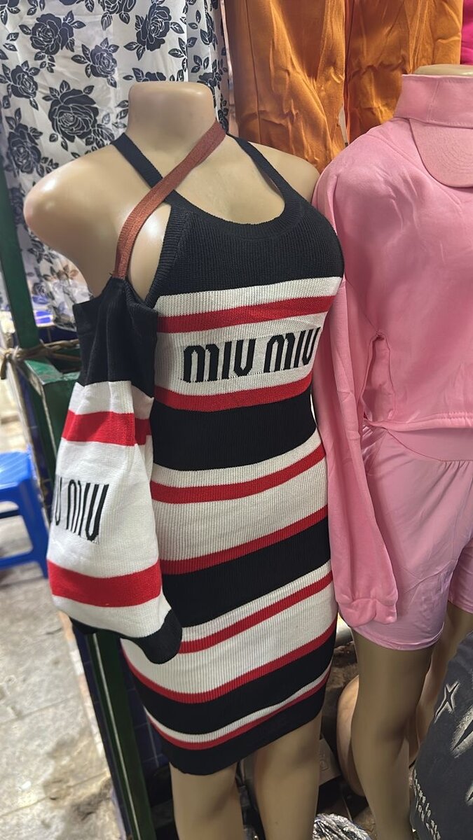 Robe rayée avec sac assorti