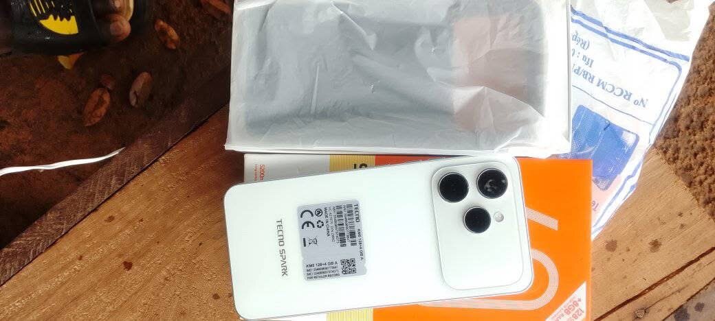 Smartphone moderne 4G blanc