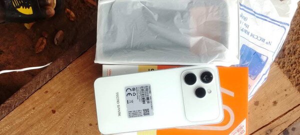 Smartphone moderne 4G blanc