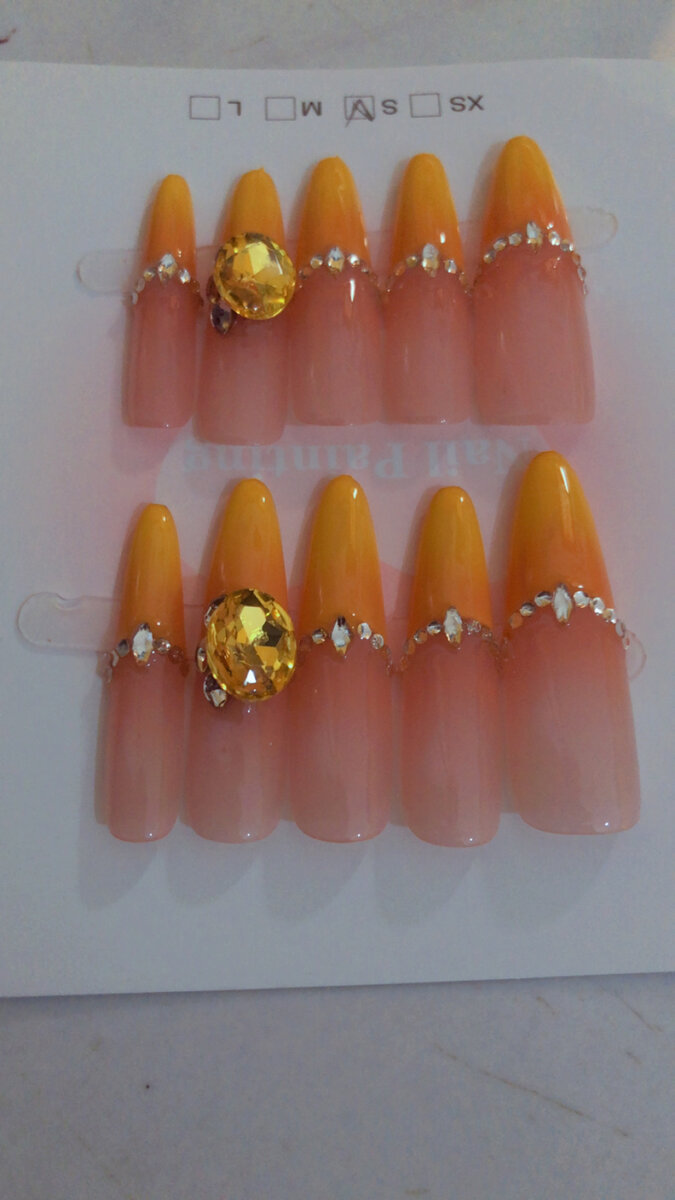 Ongles Pressés Strass Étincelants