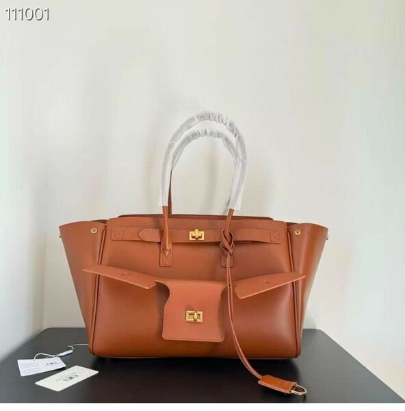 Ladies hand bag