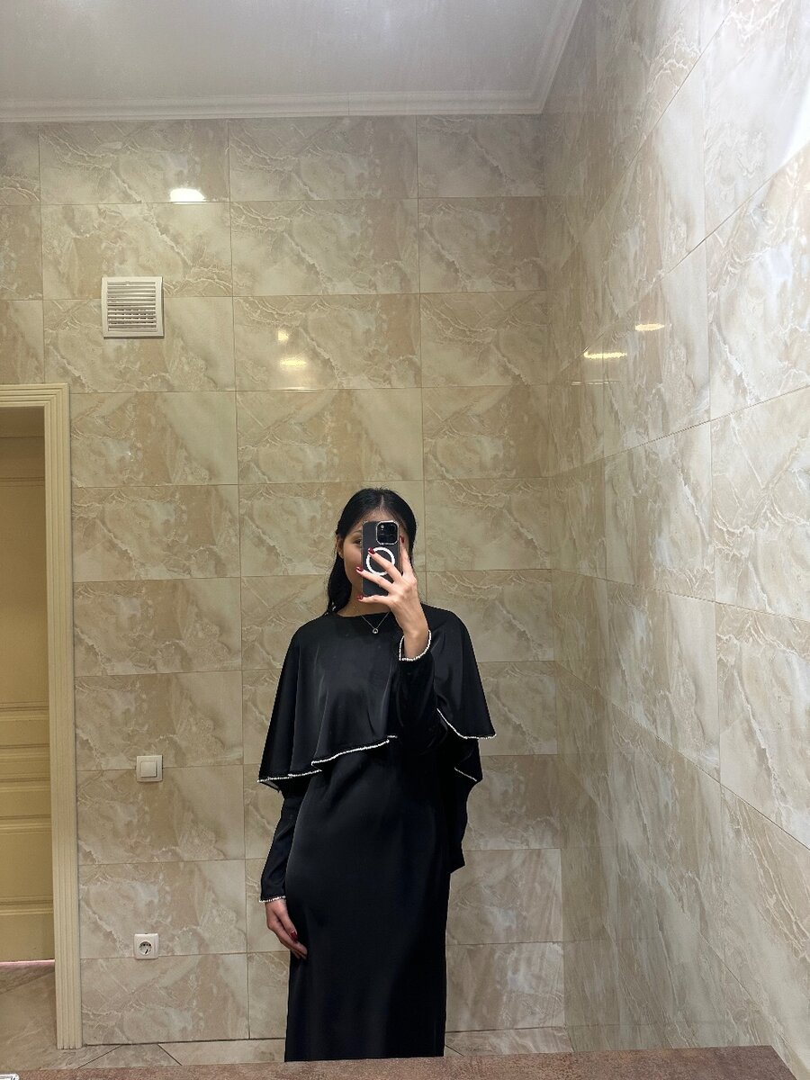 Платье с накидкой