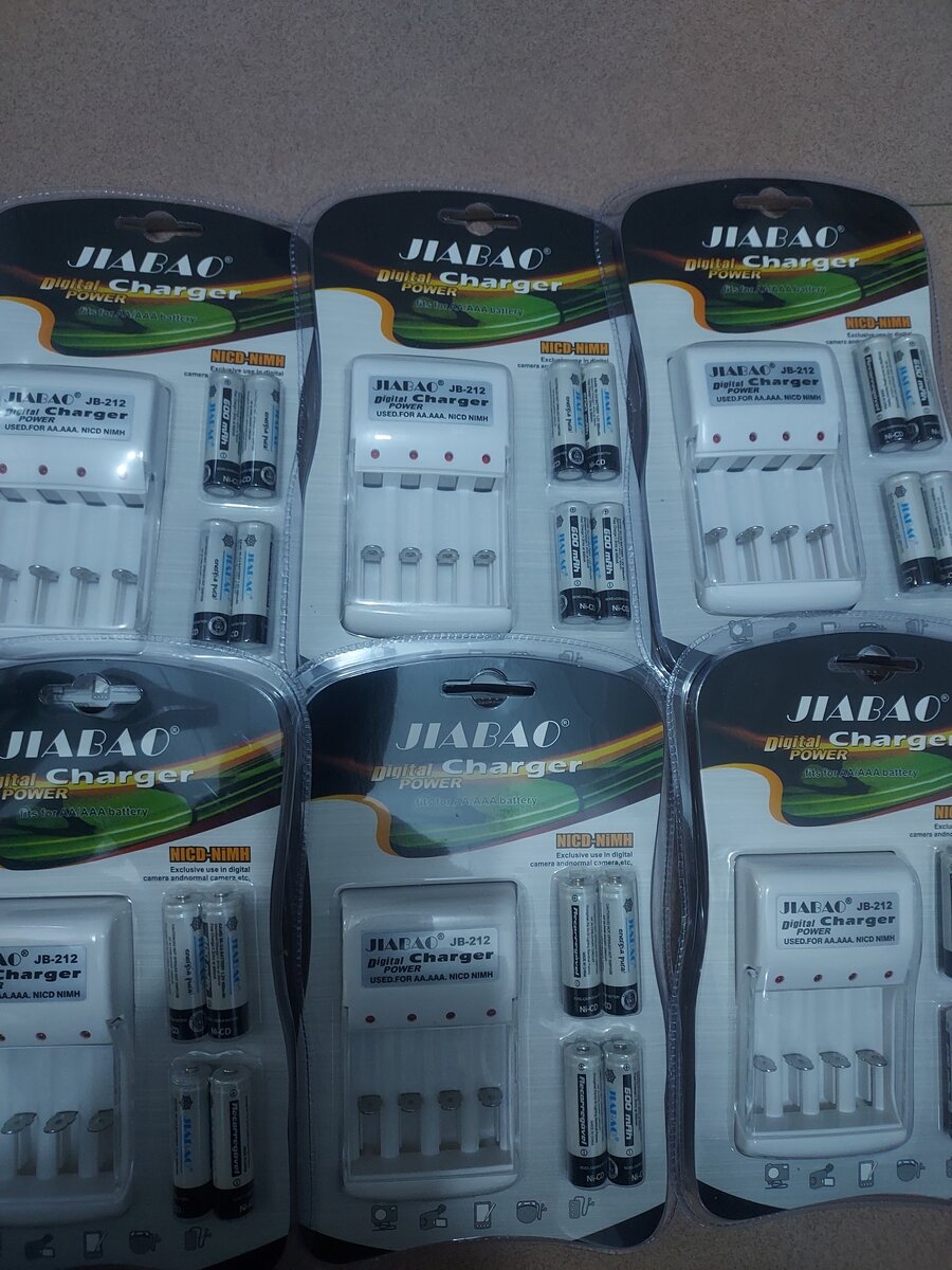 Battery packs and rechargeable