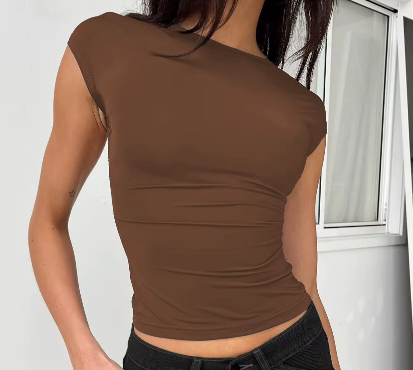 Top dos nu élégant femme