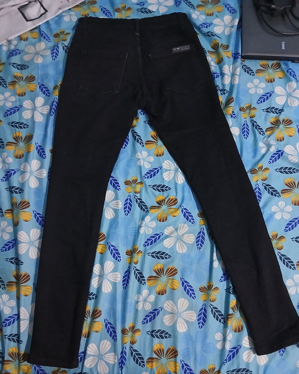 Jean slim noir élégant