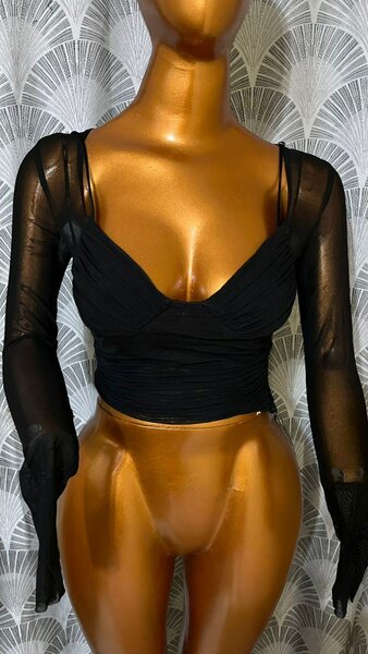 Top noir à manches longues