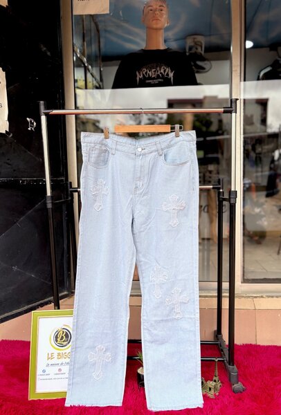 Jeans brodés croix