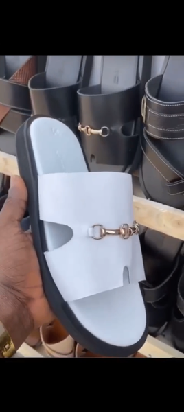 Chaussons élégants en cuir