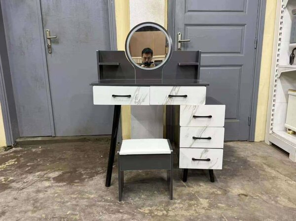 Coiffeuse moderne avec miroir