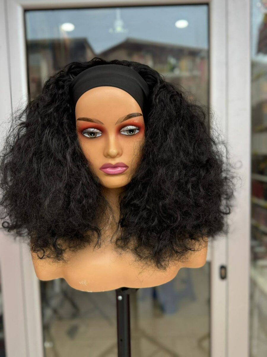 Perruque mi-longue bouclée