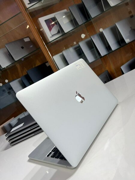 MACBOOK PRO