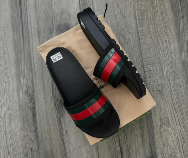 Sandales de plage colorées