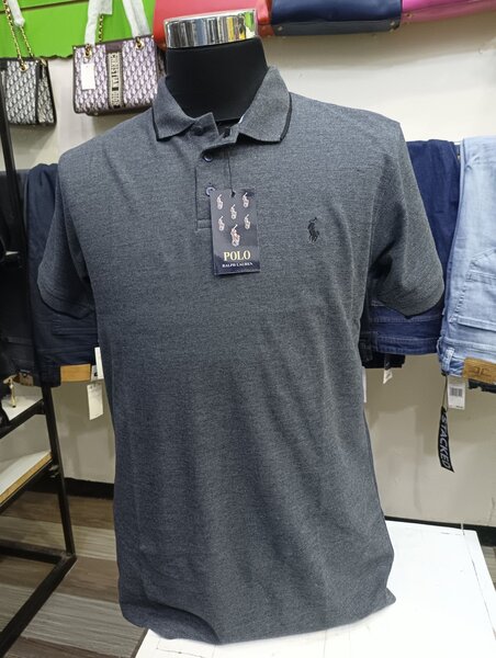 grey men's t-shirt