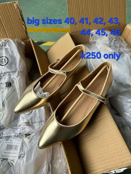 Patent eather heel toe golden ballet flats