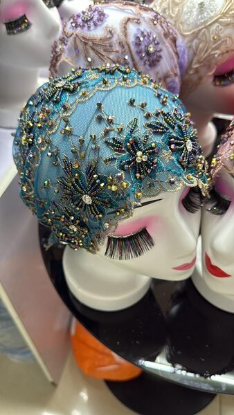 Élégant turban brodé