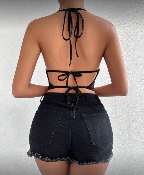 Top dos nu élégant femme