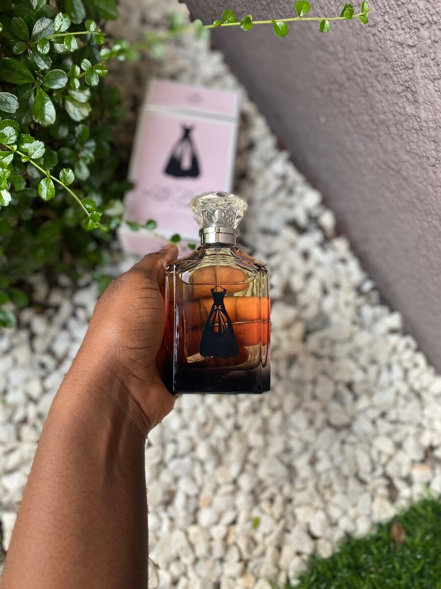 Parfum little black dress