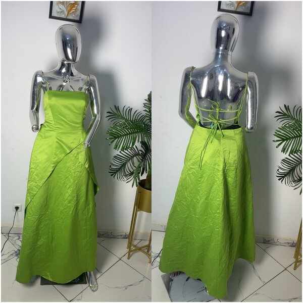 Robe élégante dos nu