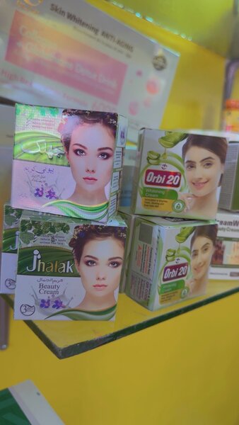 Crème de Beauté jhalak