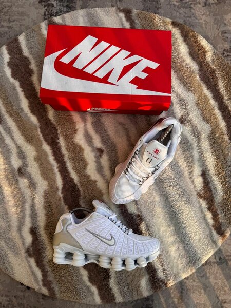 Baskets Nike Shox blanches
