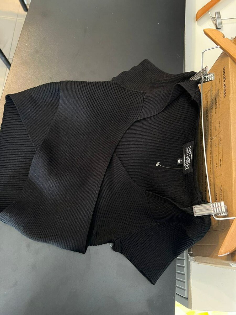 Haut court en maille noir