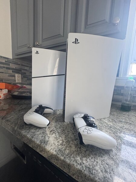 Ps5 quasi neuve slim et standa