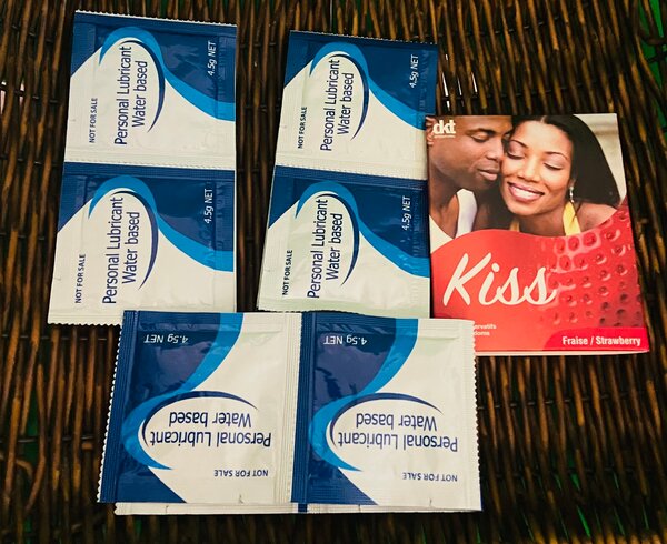 3 préservatifs + 6 lubrifiants