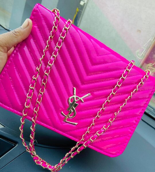 Medium-sized pink handbag