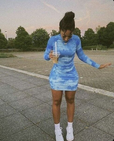 Robe moulante bleue ciel