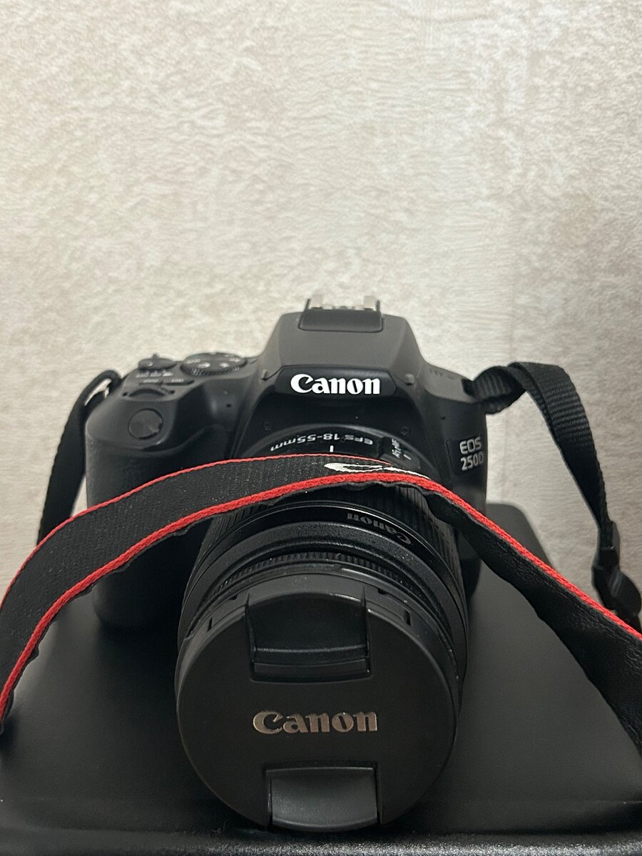 Продаю фотоаппарат канон 250д . Идеал состояние .