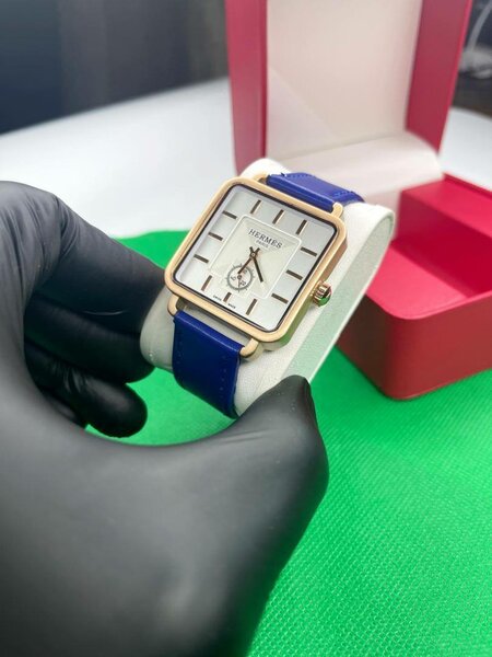 Montre Carrée Élégante Unisexe