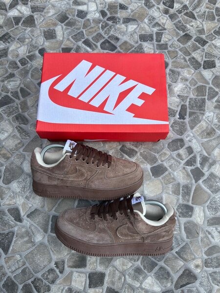 Sneakers en daim marron Nike