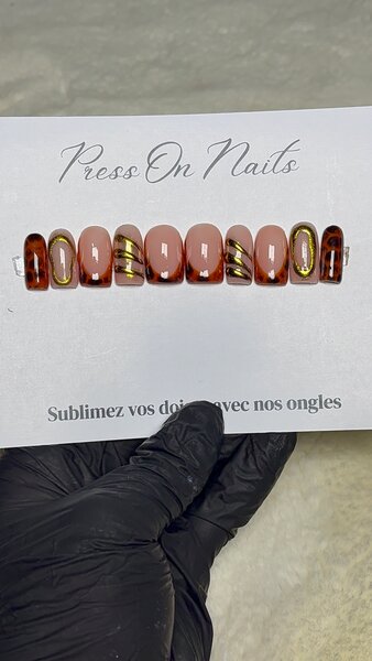 Ongles Faux Élégants Doré