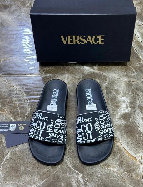 Claquettes de marque tendance